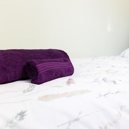 One Bridge End Apartment Певънси Екстериор снимка