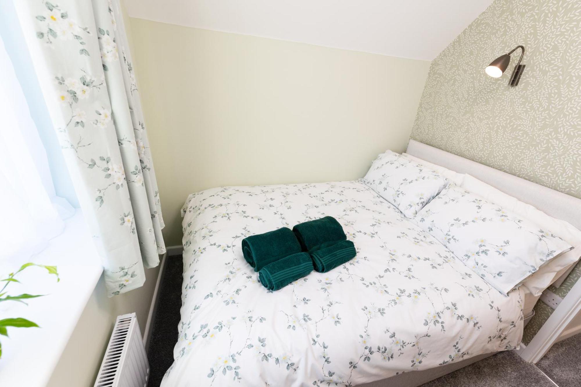 One Bridge End Apartment Певънси Екстериор снимка