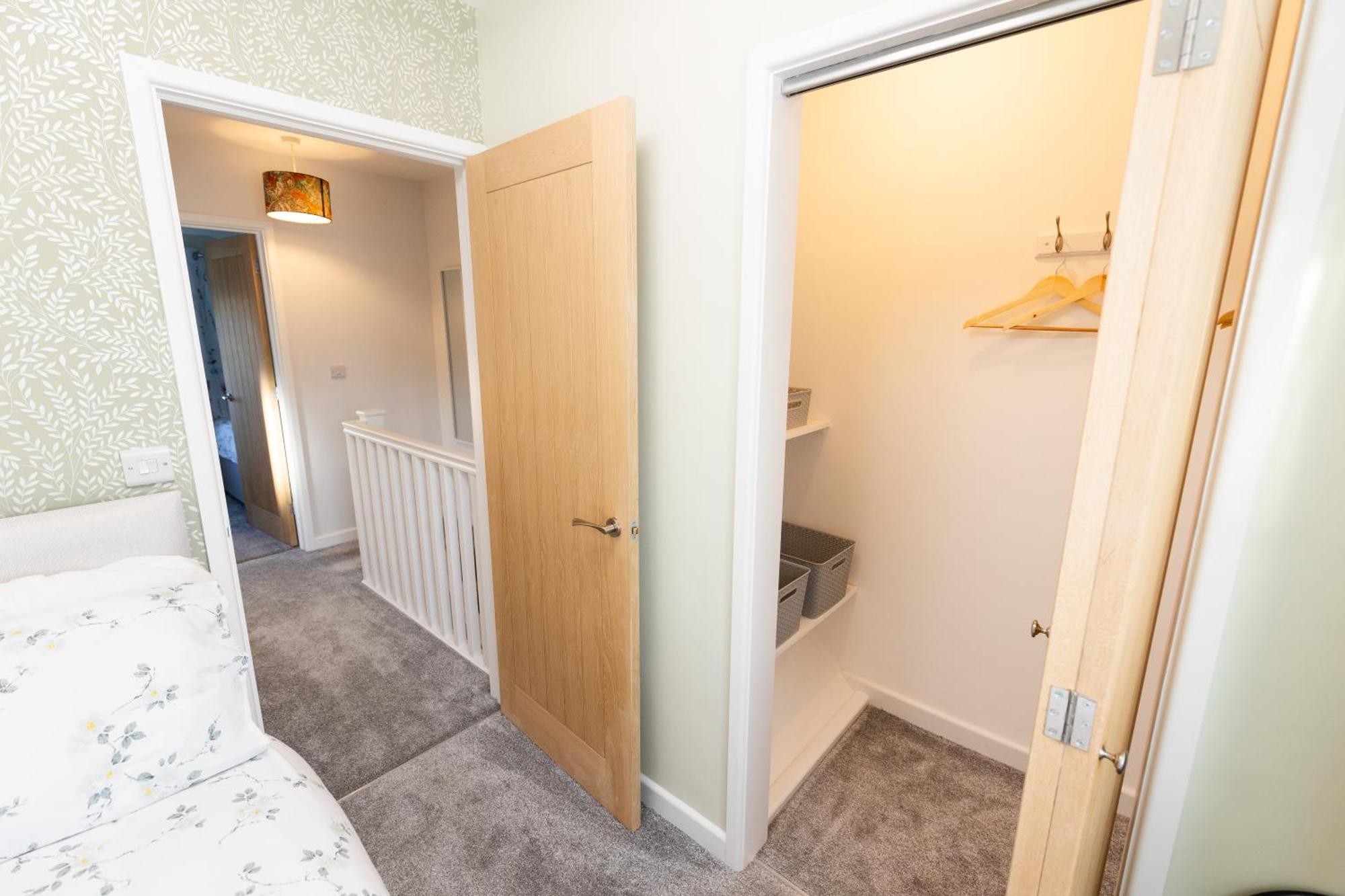 One Bridge End Apartment Певънси Екстериор снимка