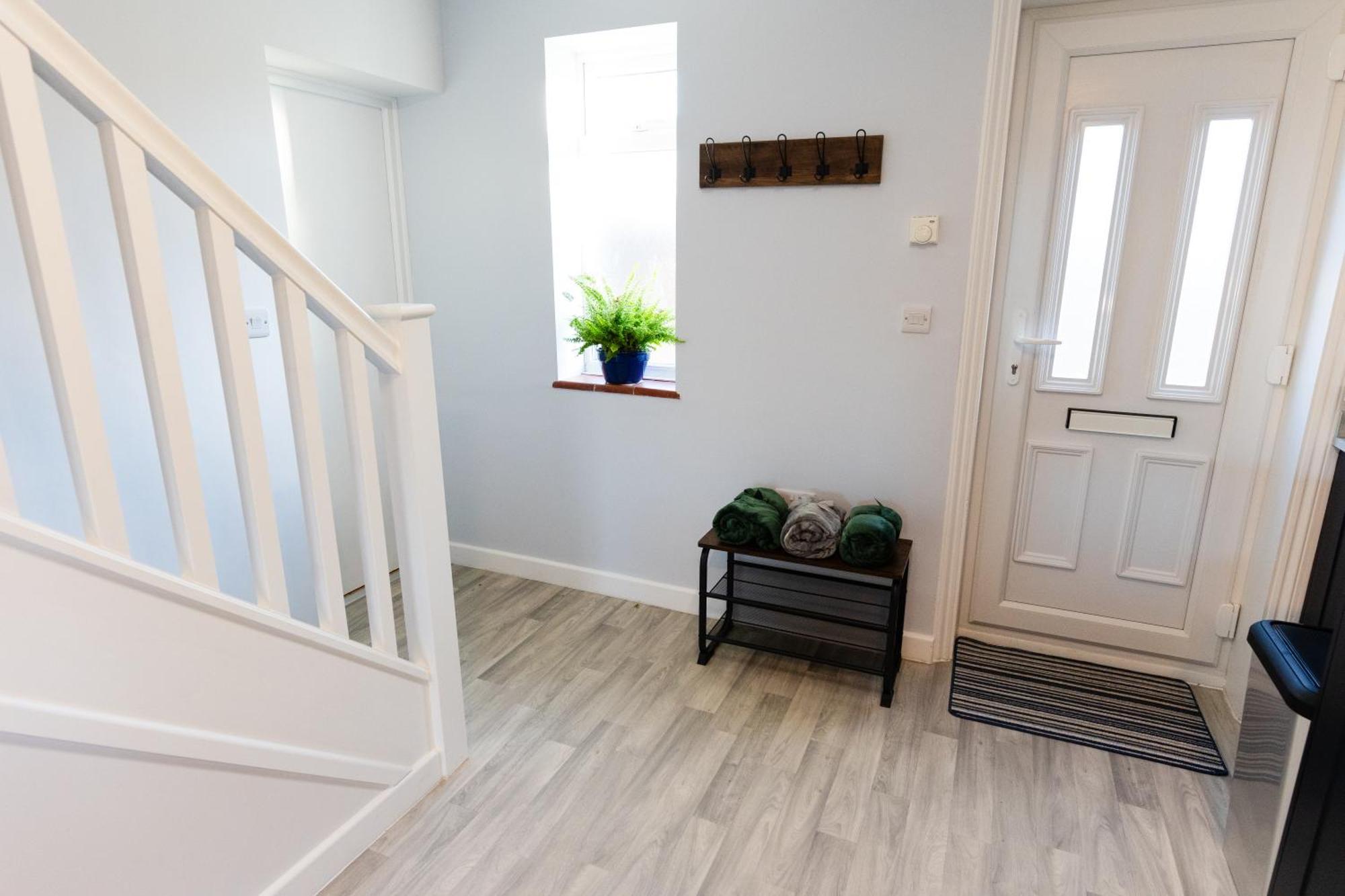 One Bridge End Apartment Певънси Екстериор снимка